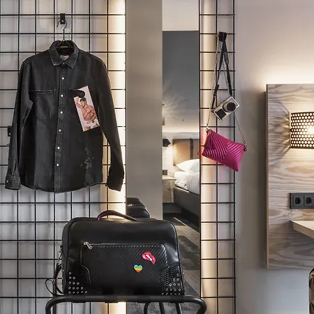 Hotel Moxy South 4*