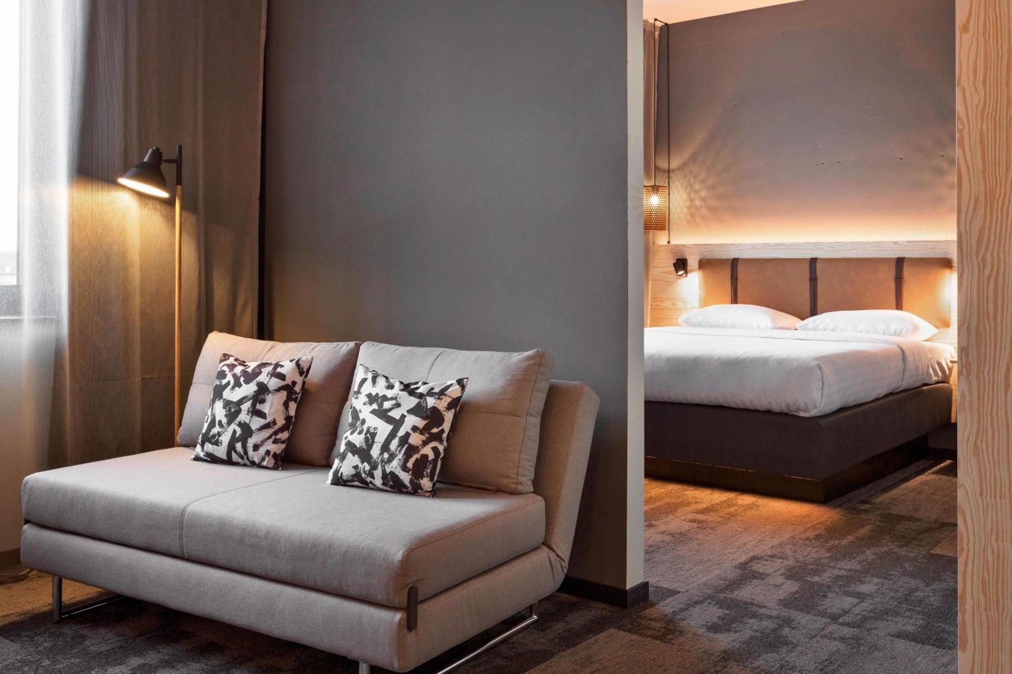 Moxy South Hotel