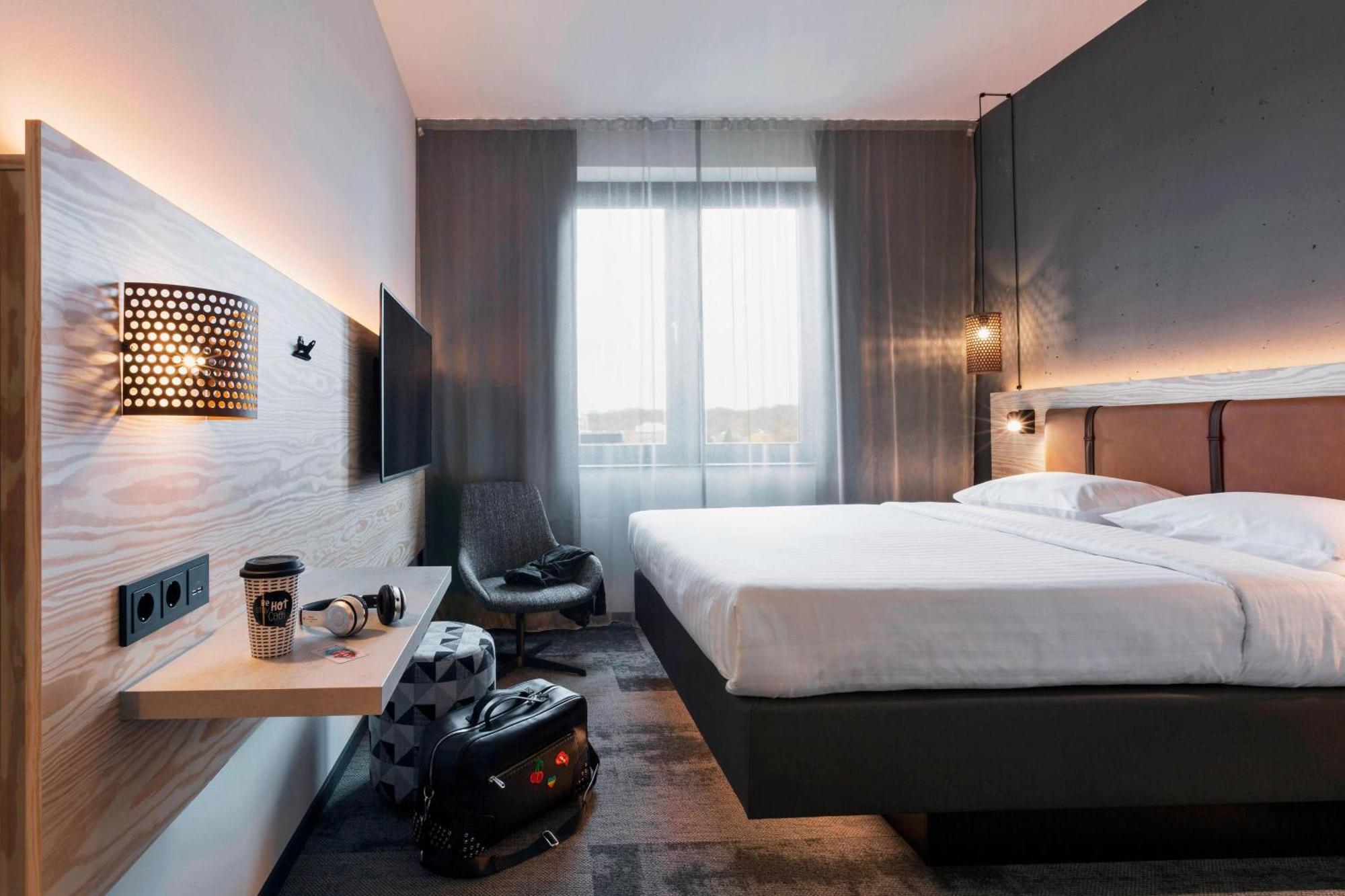 Moxy South Hotel 4*