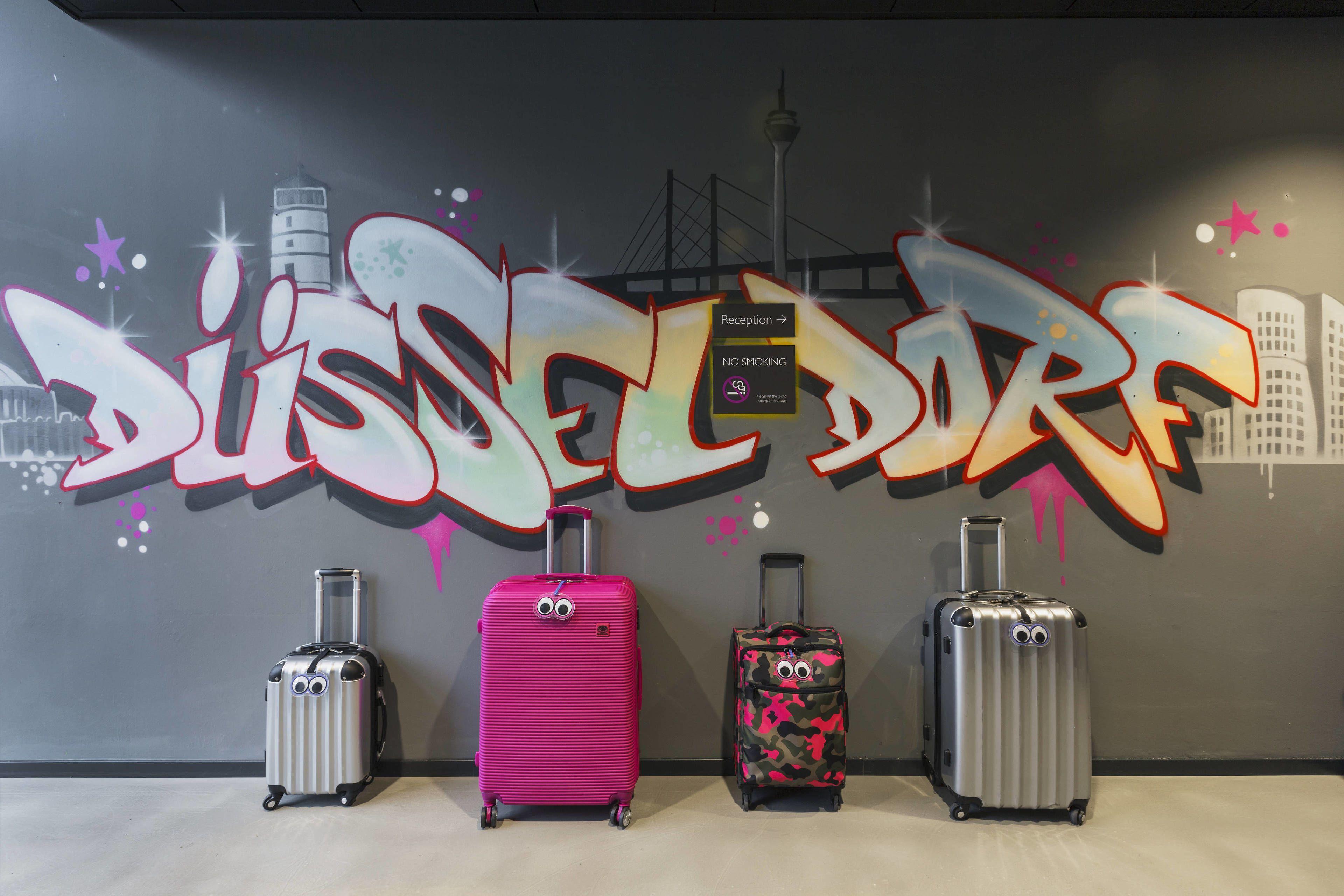 Moxy South Hotel 4*