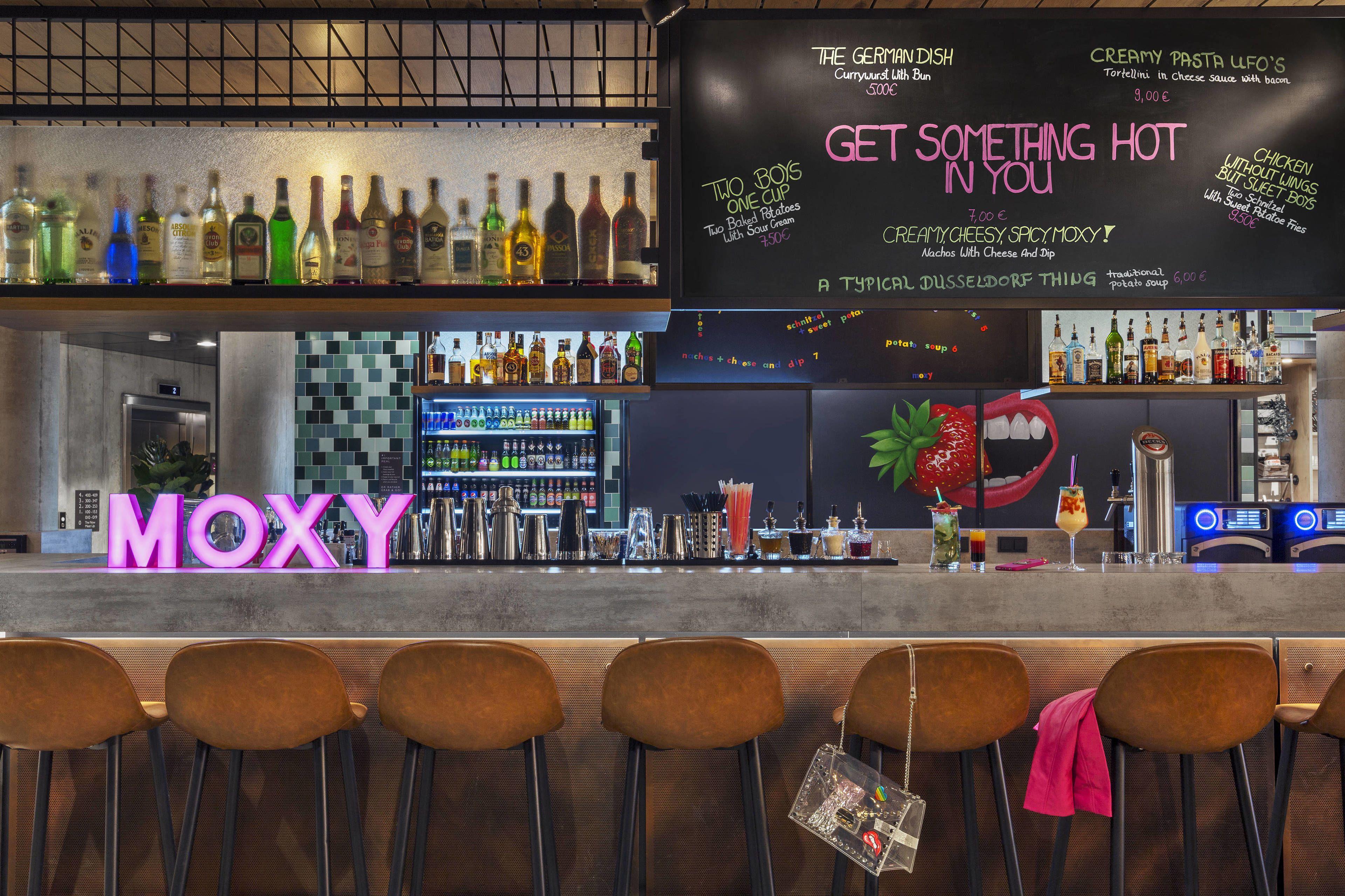 Moxy South 3*